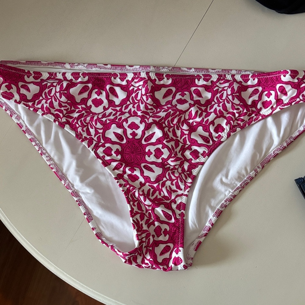 Vineyard Vines Pink and White Patterned Bikini Bottom. NWT!!